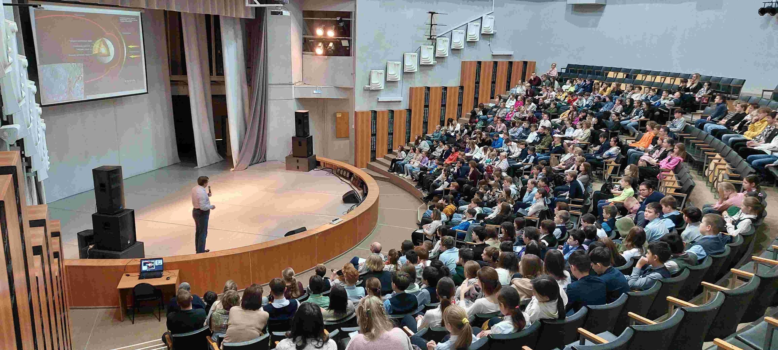 Кинолекторий ИжАСТРО во Дворце творчества